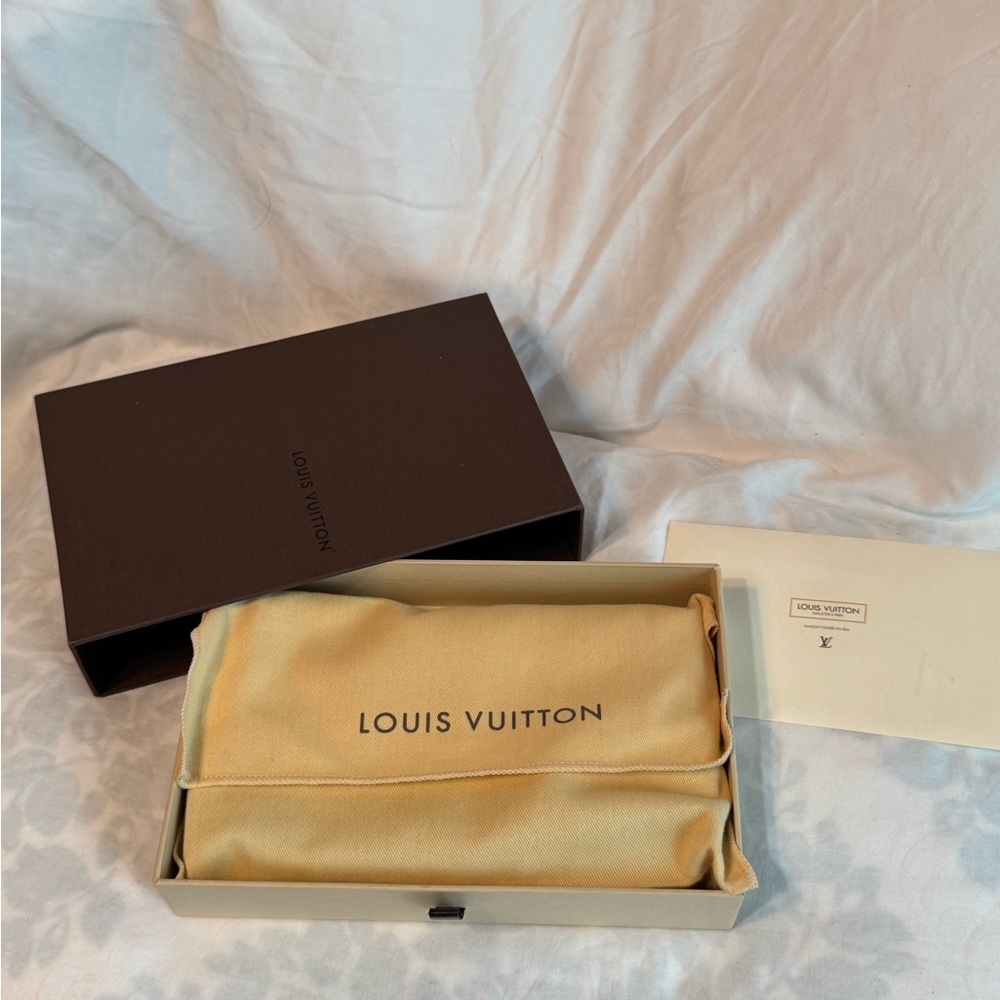 LV Patent Leather Vernis Amarante Sarah Long Wallet with Box and Dust Bag - Picture 3 of 13